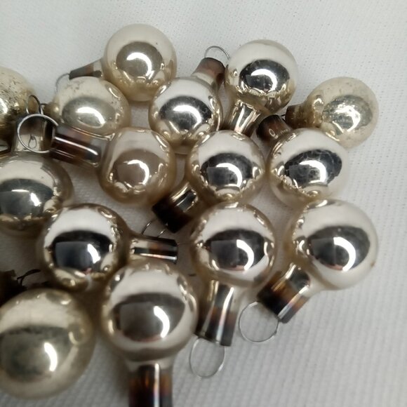 MCM Christmas Ornament Set Of 20 Feather Tree Silver Glass Shiny Brite 1950s - Picture 8 of 9